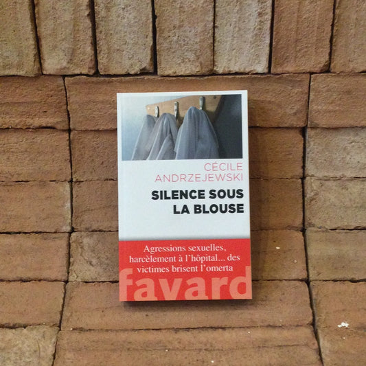 Silence sous la blouse